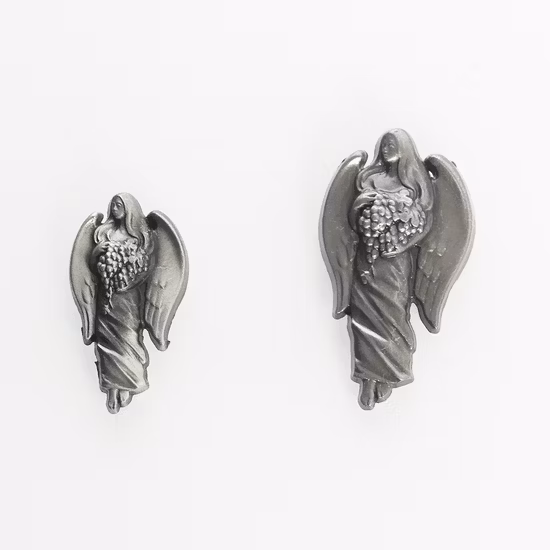 Etiqueta de garrafa de licor de estanho personalizada Heritage Etiqueta de metal para garrafa de vodca com corrente ajustável